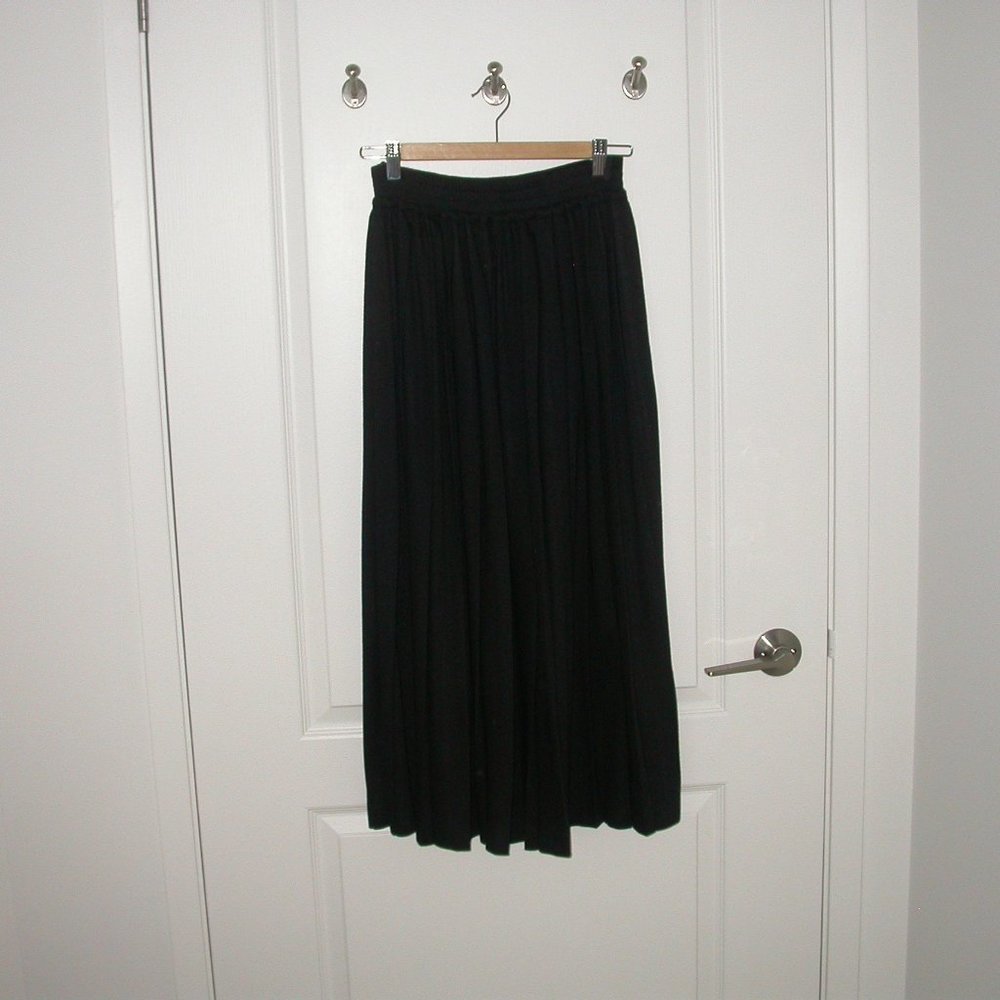 Black Dirndle Knit Midi Skirt